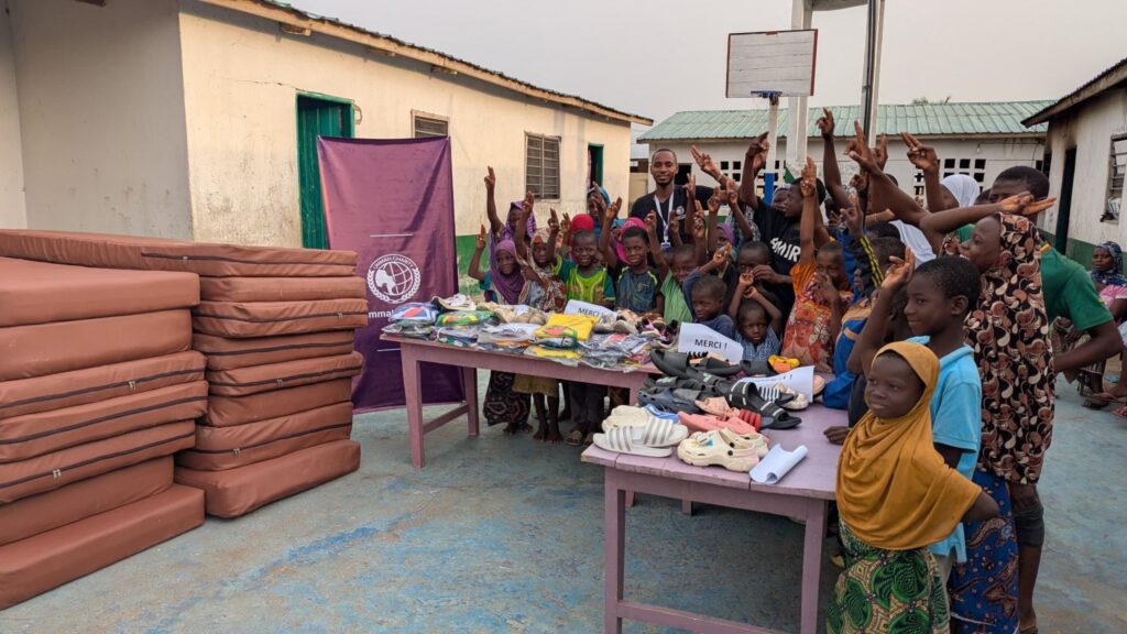 Distribution de dons aux orphelinat au Togo 