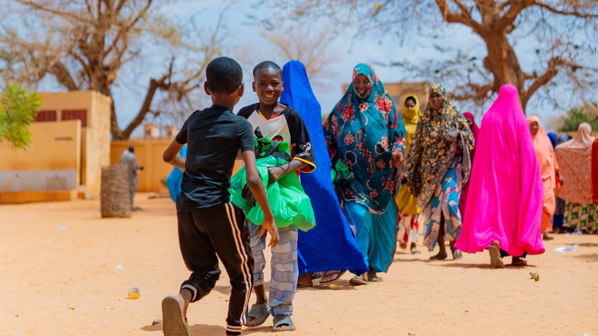 distribution aqiqa aux enfants et veuves au Niger