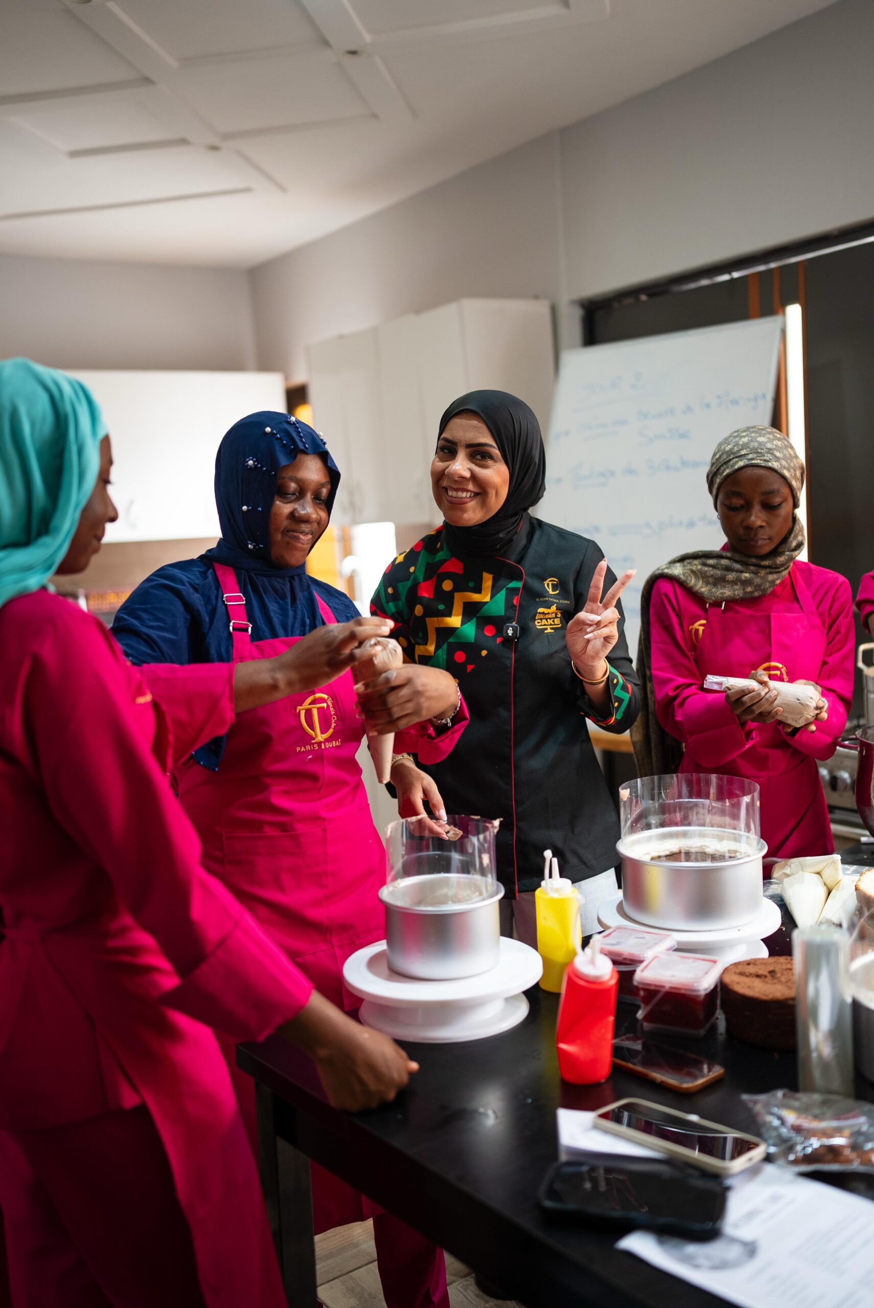 Formation de patisserie par Tema's Cake à des orphelines accompagnées par Ummah Charity